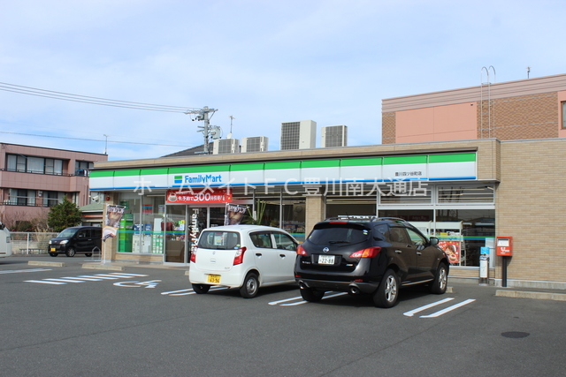 コンビニ　ファミリーマート豊川四ツ谷町店（コンビニ）まで674m