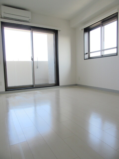 居室・リビング　７．５帖の洋室※同タイプ参考写真