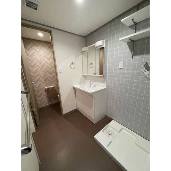 洗面設備　収納スペースがあり便利な独立洗面台♪