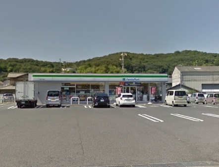 コンビニ　ファミリーマート（コンビニ）まで1025m