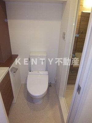 トイレ　落ち着いた色調のトイレです