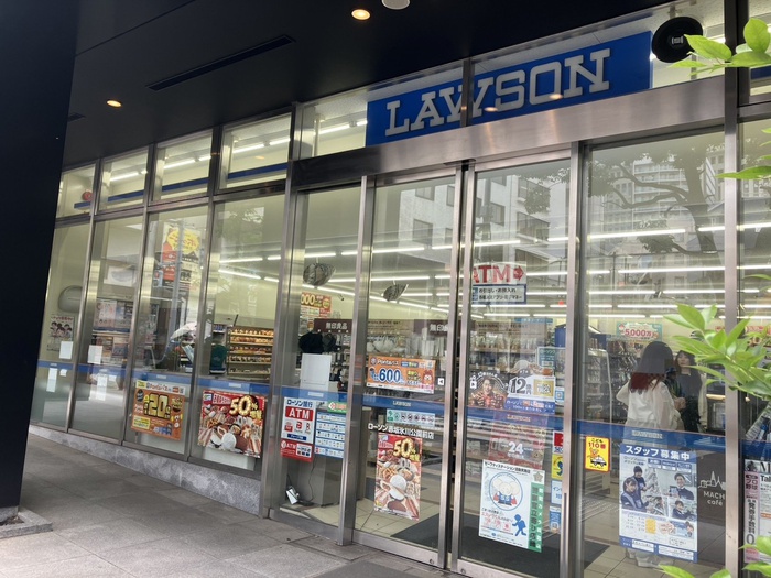 コンビニ　ローソン 赤坂氷川公園前店（コンビニ）まで180m