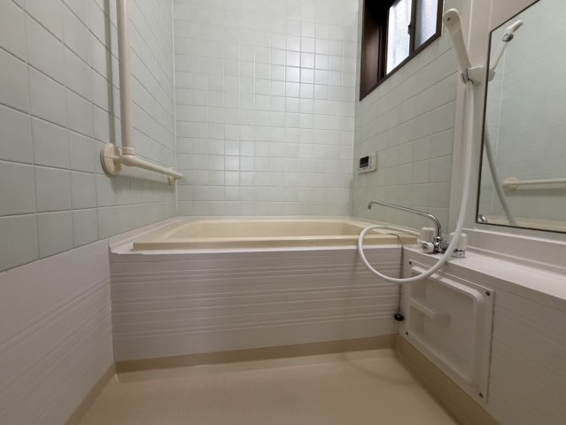 バス・シャワールーム　落ち着いた空間のお風呂です