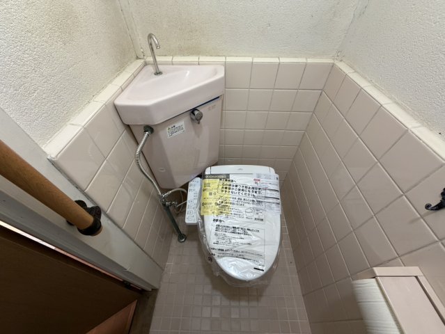 トイレ　落ち着いた色調のトイレです