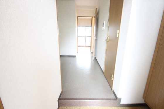 玄関　※別部屋の写真です