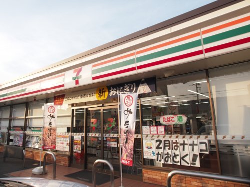 コンビニ　セブンイレブン（コンビニ）まで588m