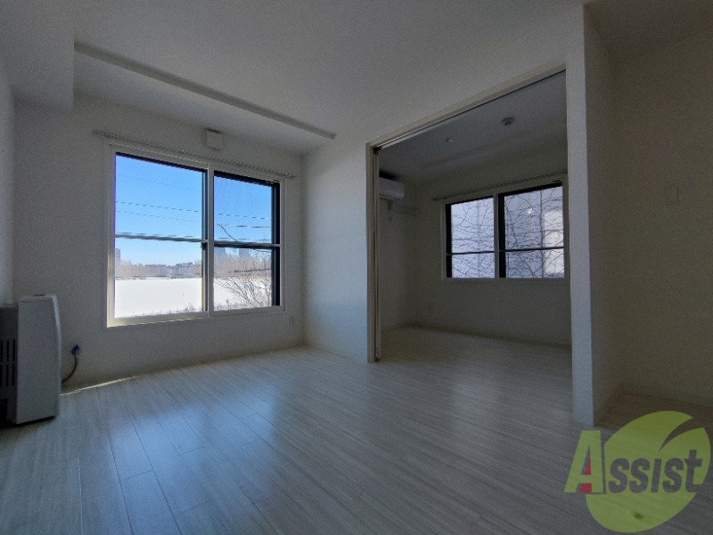 居室・リビング　広くてきれいなリビングです！快適に過ごせそうですね。