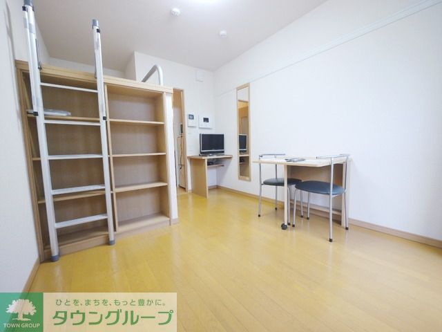 居室・リビング　★きれいな広々洋室★