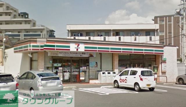 コンビニ　セブンイレブンさいたま鹿手袋店（コンビニ）まで977m