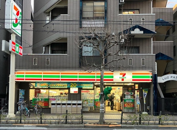コンビニ　セブンイレブン（コンビニ）まで7m