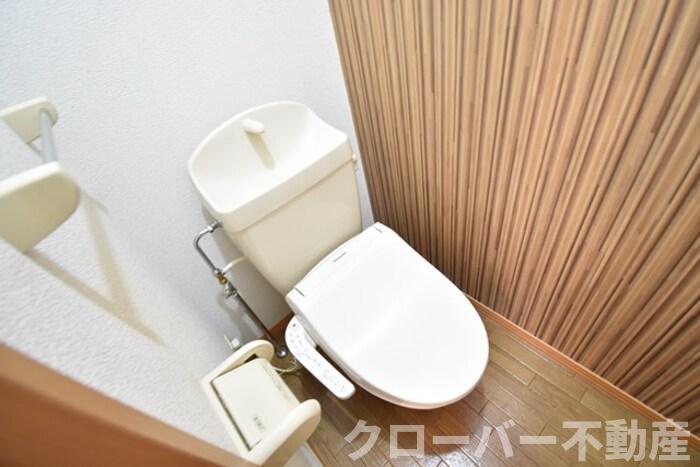 トイレ　温水洗浄暖房便座