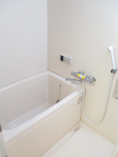 バス・シャワールーム　雨の日でも安心の浴室乾燥機付き★※同タイプ参考写真です