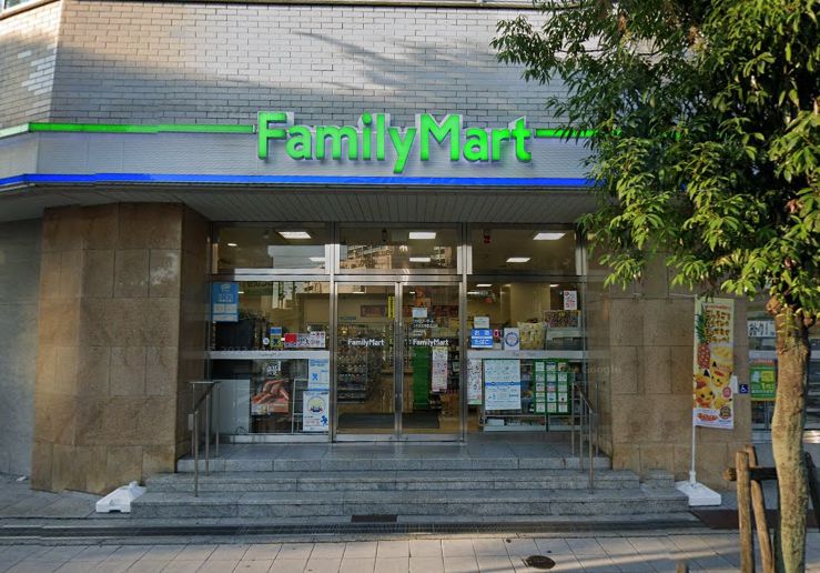 コンビニ　ファミリーマート JR天王寺駅北口店（コンビニ）まで546m