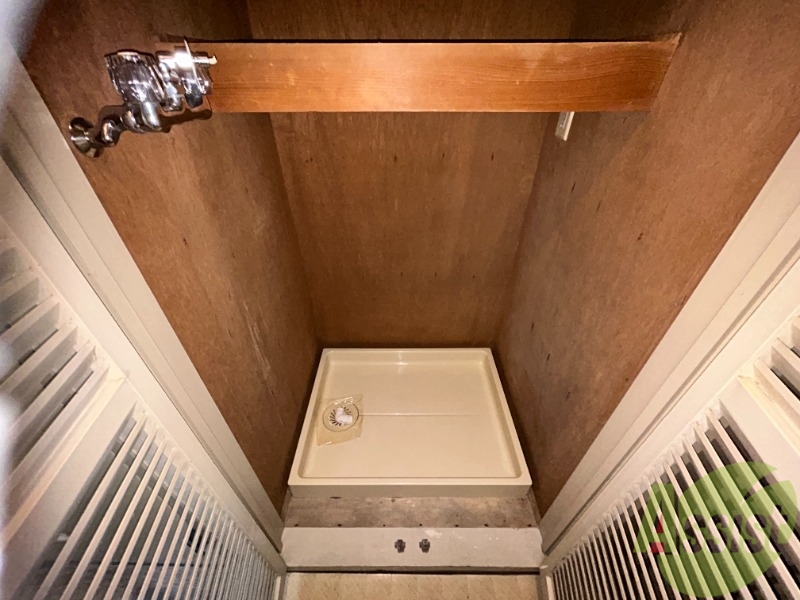 その他設備　洗濯機置き場はこちらです。室内に置場があって助かります。