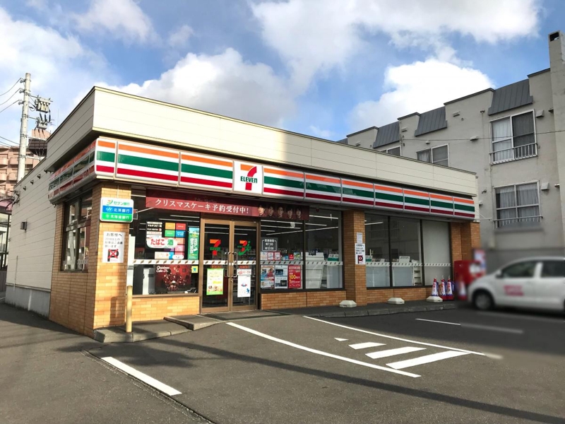 コンビニ　セブンイレブン東札幌5条4丁目店（コンビニ）まで358m