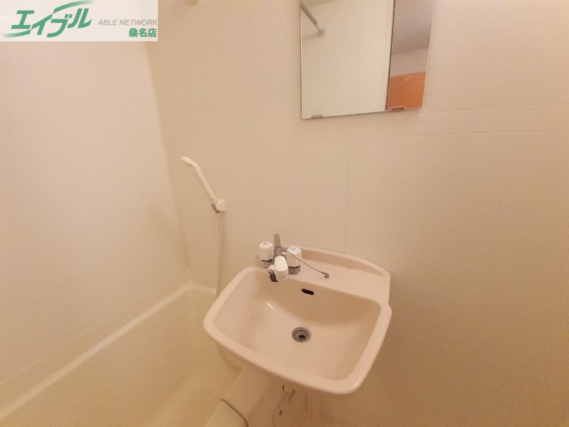 洗面設備　同型参考写真