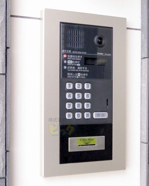 エントランス　人気のオートロック付きマンションです♪