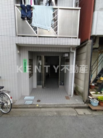 エントランス　落ち着いたエントランスです