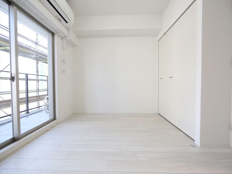 バルコニー　洋室7帖　エアコン完備　バルコニー