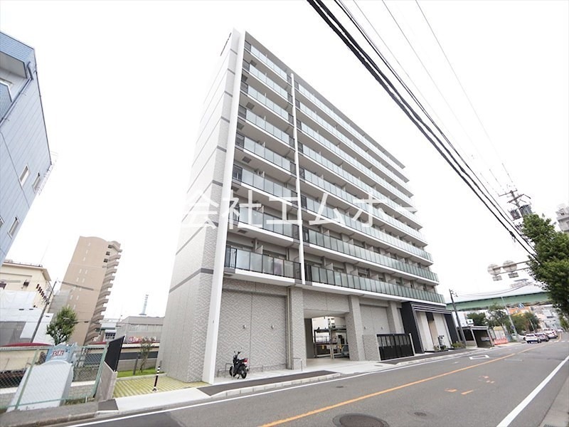 建物外観　外観　防犯カメラ　オートロック　宅配ＢＯＸ　外壁タイル張り