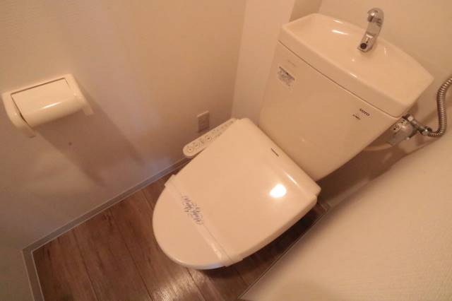 トイレ　ウォシュレット付き！