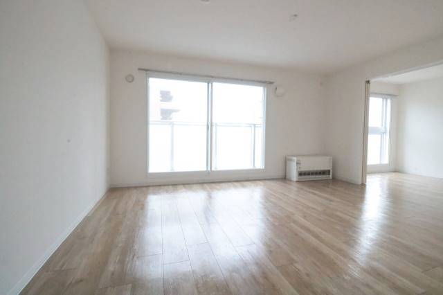 居室・リビング　広々明るいリビング♪