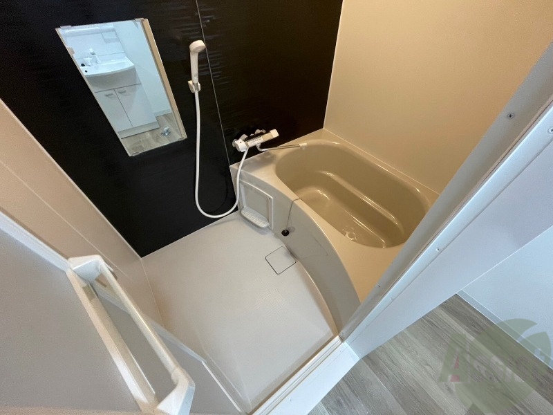 バス・シャワールーム　お風呂になります。一日の疲れを癒してくださいね。