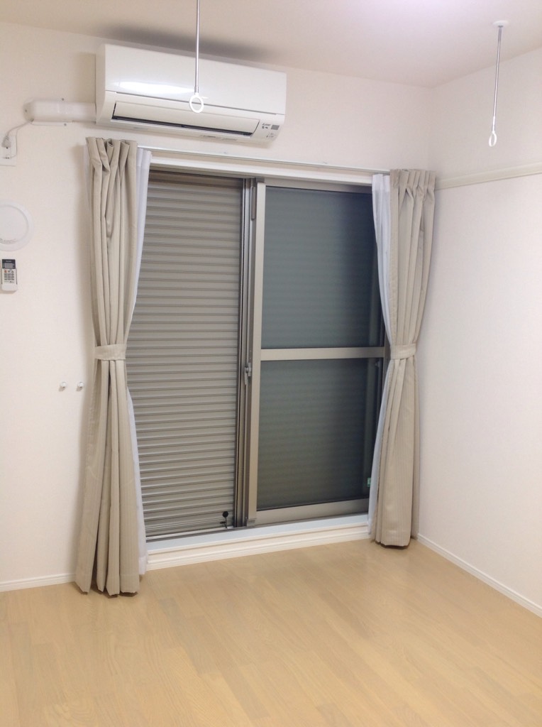 その他　防犯シャッター　室内物干し有