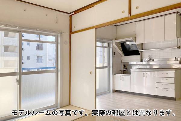 居室・リビング　モデルルームの写真です