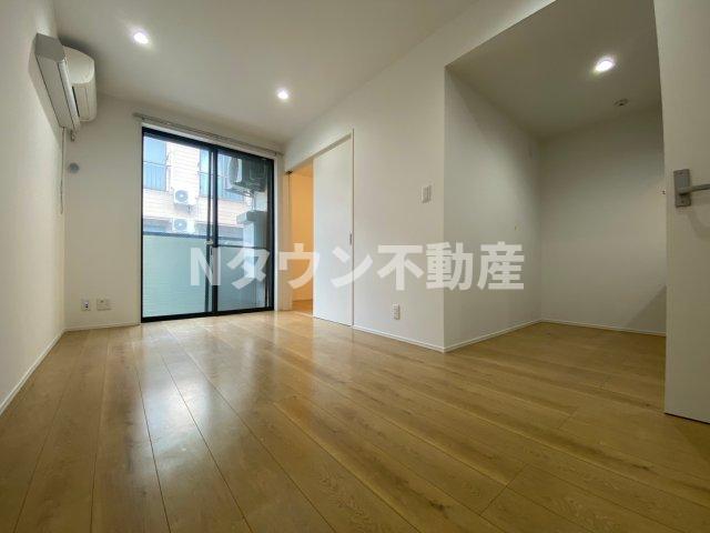 居室・リビング　こちらのリビングで趣味の時間をお楽しみください