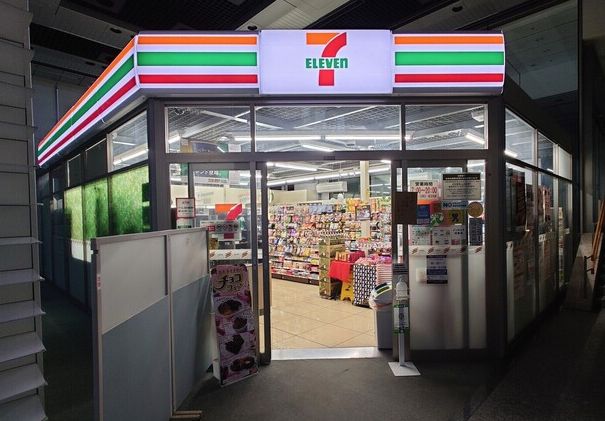 コンビニ　セブンイレブン 大和ハウスリアルティマネジメン店（コンビニ）まで27m