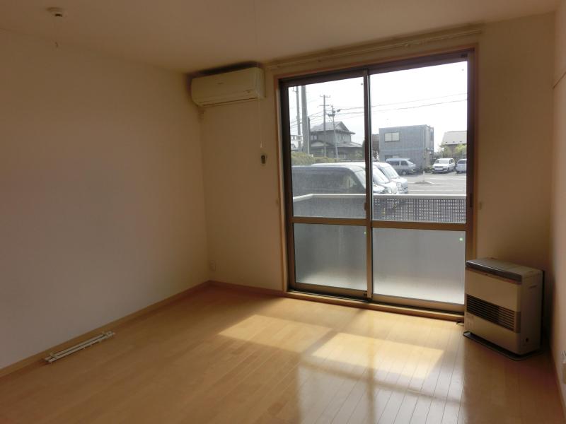 居室・リビング　反転タイプの写真です。