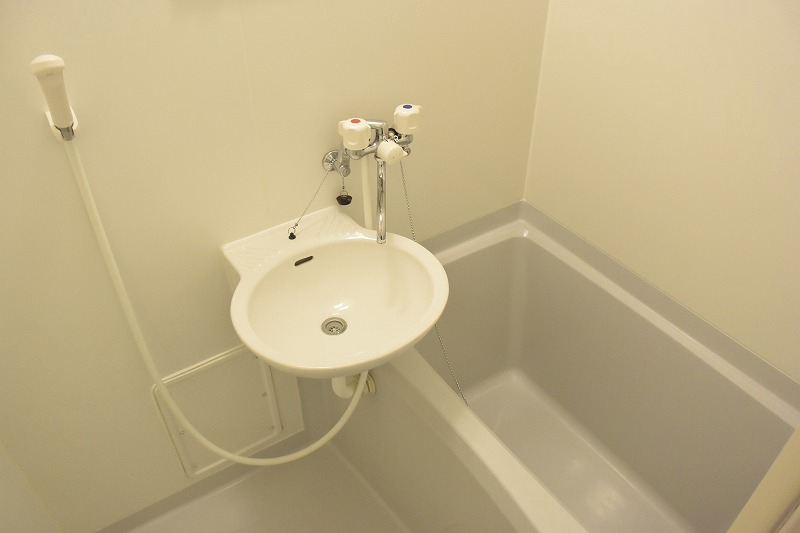 バス・シャワールーム　１日の疲れを癒せます