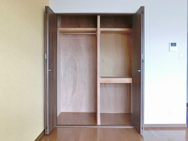 収納　ハンガーパイプと棚の組み合わせが嬉しいクローゼット