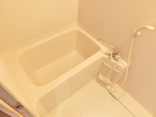 バス・シャワールーム　一般的なユニットバス