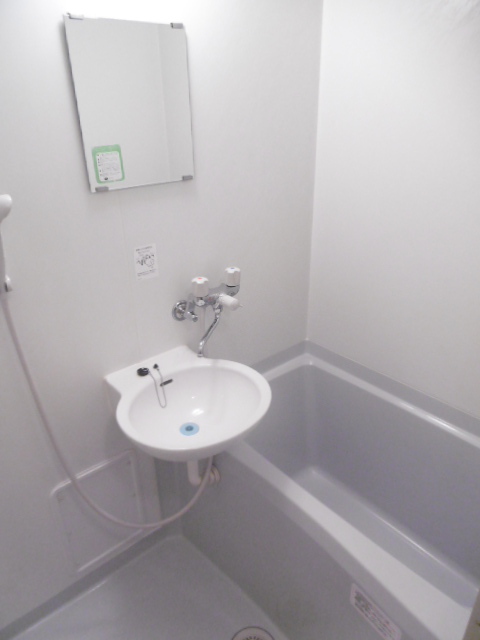 バス・シャワールーム　別号室の参考写真です