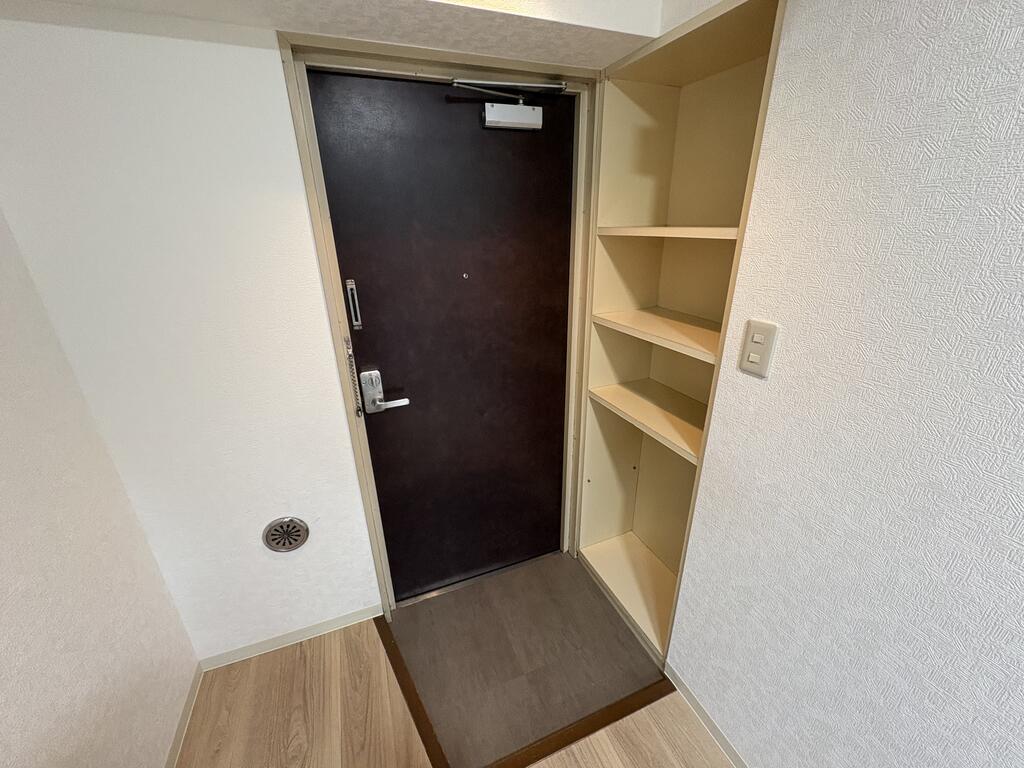 玄関　※リフォーム後の別部屋写真です。ご参考下さい。