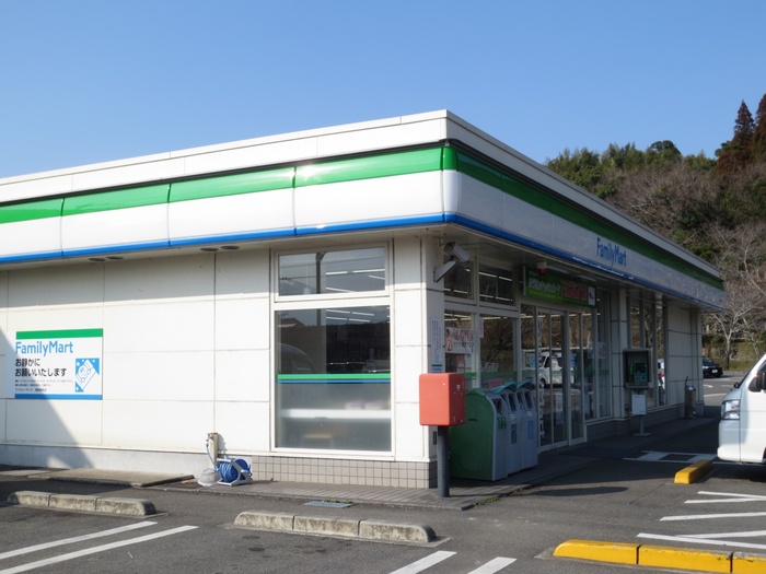 コンビニ　ファミリーマート清武新町店（コンビニ）まで483m