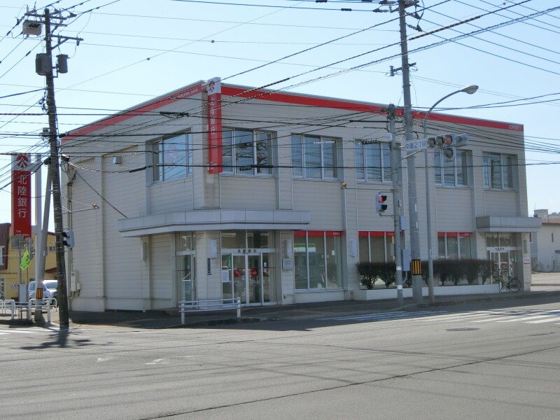 銀行　北陸銀行函館東支店（銀行）まで406m