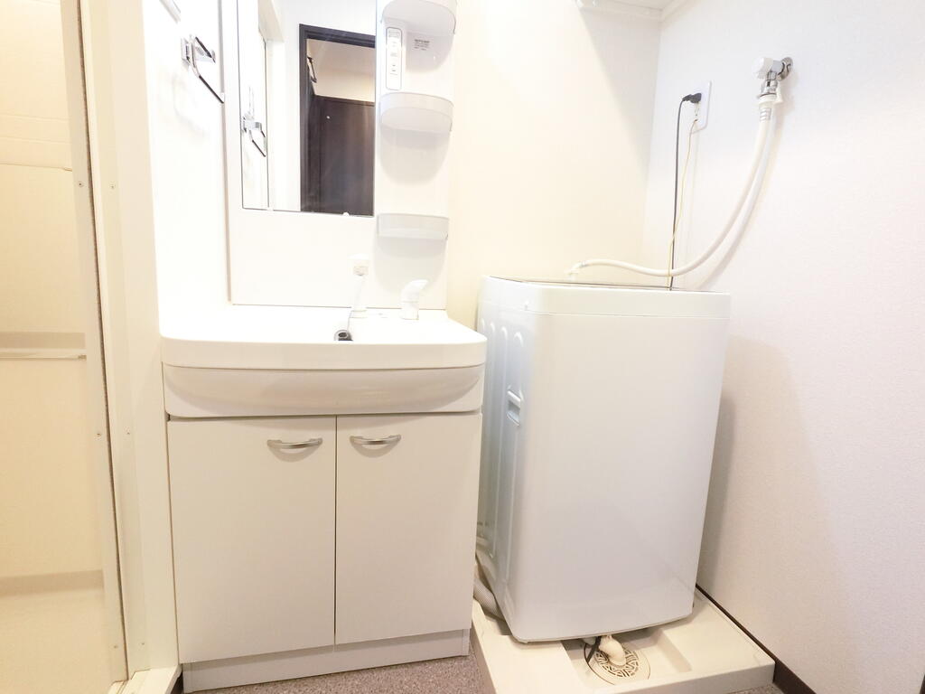 洗面設備　室内は現状を優先します