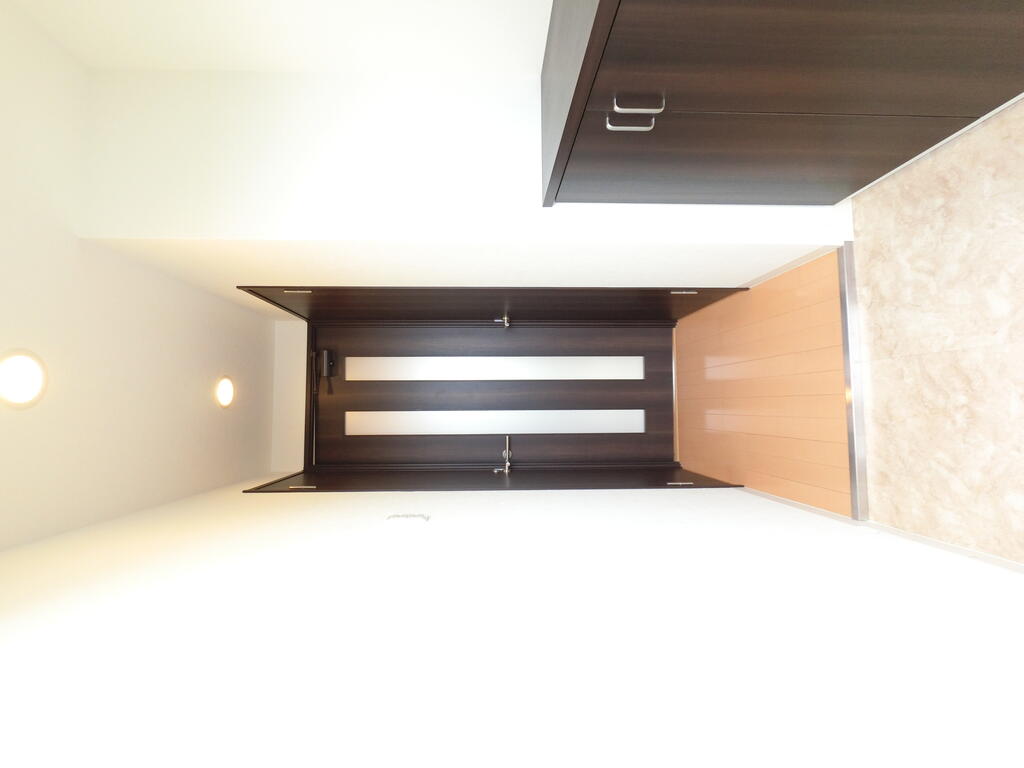 玄関　室内は現状を優先します