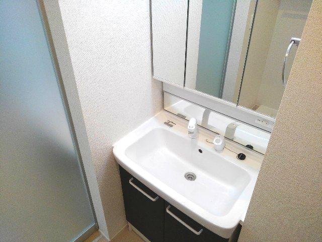 洗面設備　使いやすい洗面所です