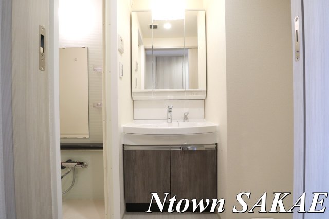 洗面設備　朝の支度にも助かる、独立の洗髪洗面化粧台