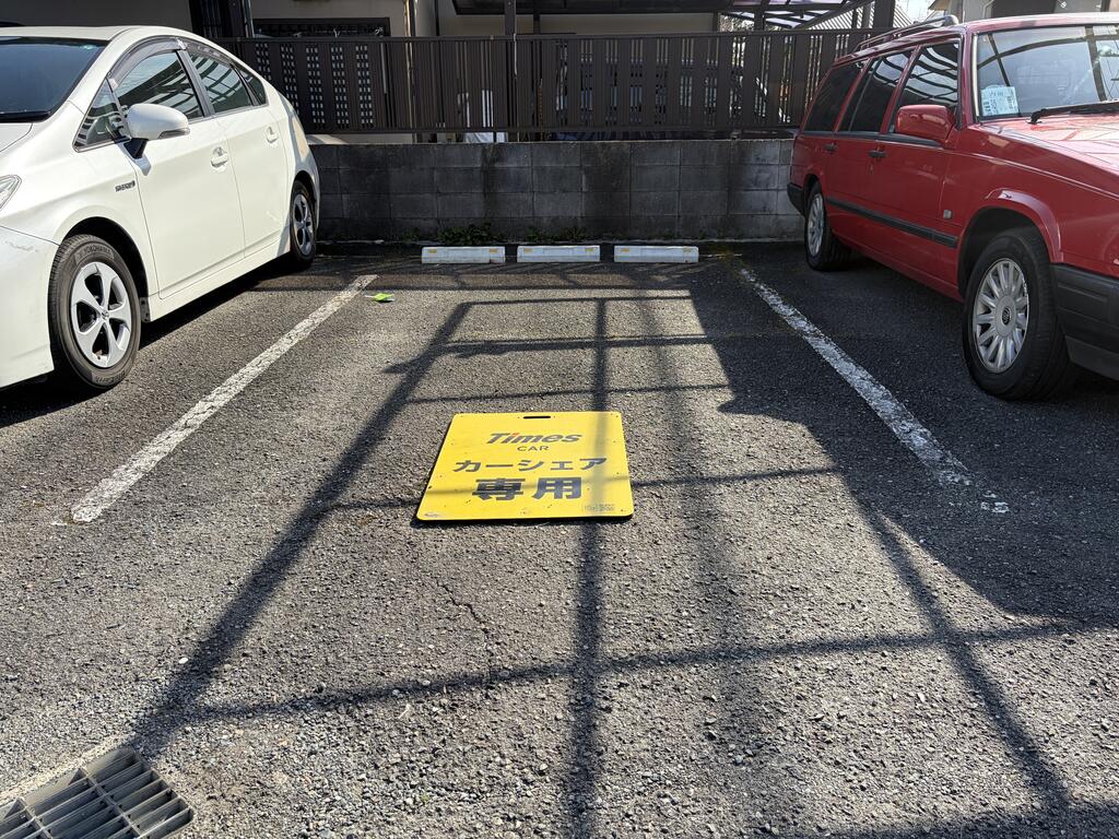 駐車場　敷地内にタイムズカーシェアございます。