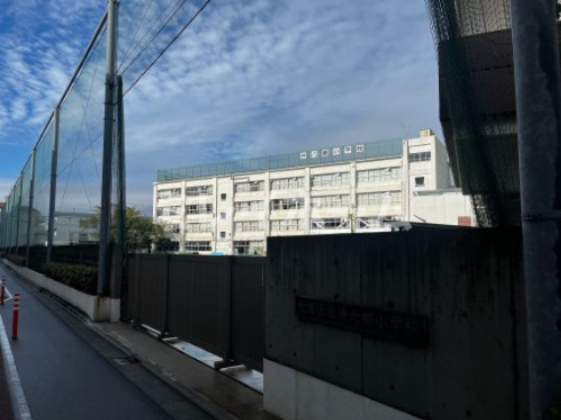 小学校　大田区立仲六郷小学校（小学校）まで233m
