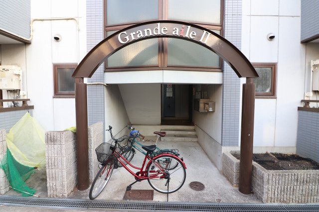 エントランス　ゆとりのあるエントランスです