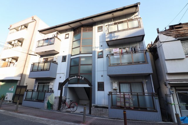 建物外観　落ち着いた雰囲気の外観です