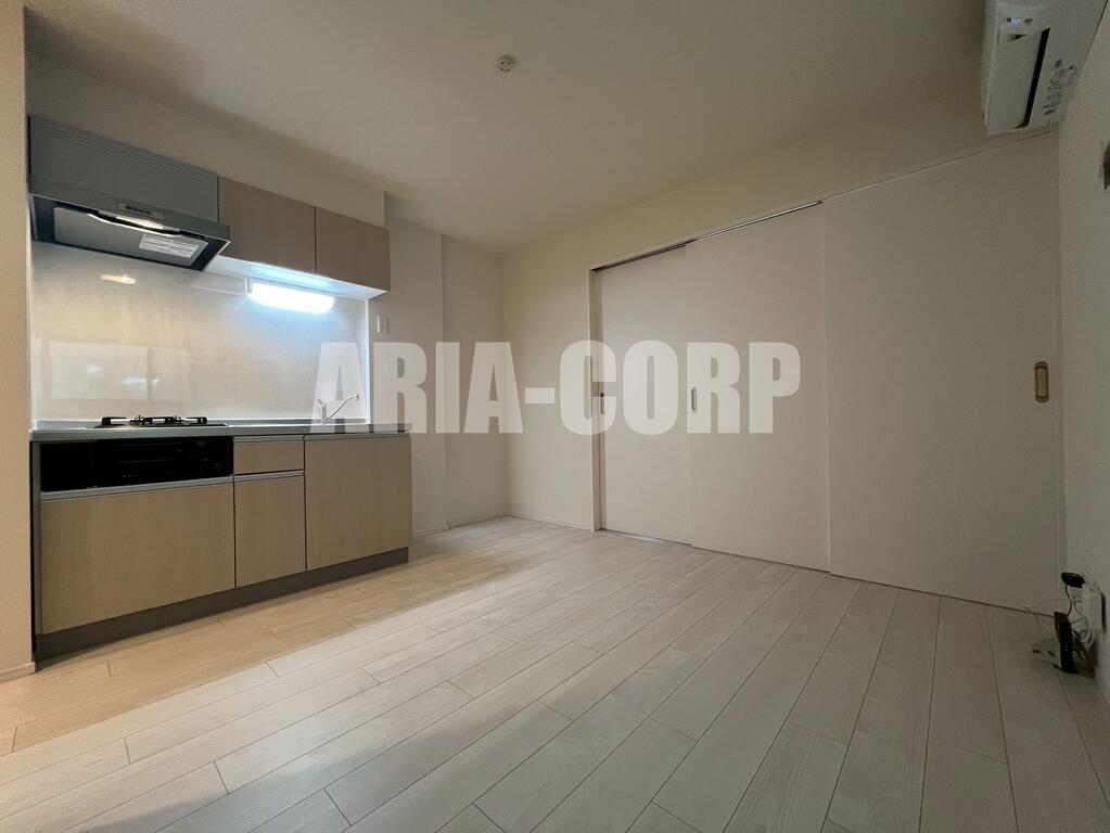 居室・リビング　白を基調としたお洒落な空間！デザイナーズ物件募集開始です！