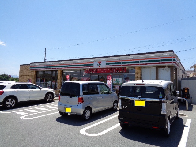 コンビニ　セブンイレブン（コンビニ）まで1816m