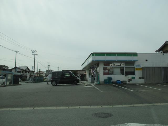 コンビニ　ファミリーマート（コンビニ）まで1923m